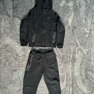 Nike Sportswear Tech Fleece- Youth L